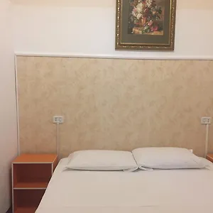 Ding House Oda ve Kahvaltı Roma