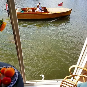 Houseboat Concordia Oda ve Kahvaltı Amsterdam